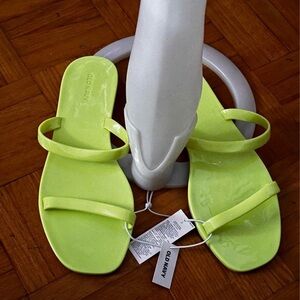 Women’s Jelly Slippers (Old Navy)